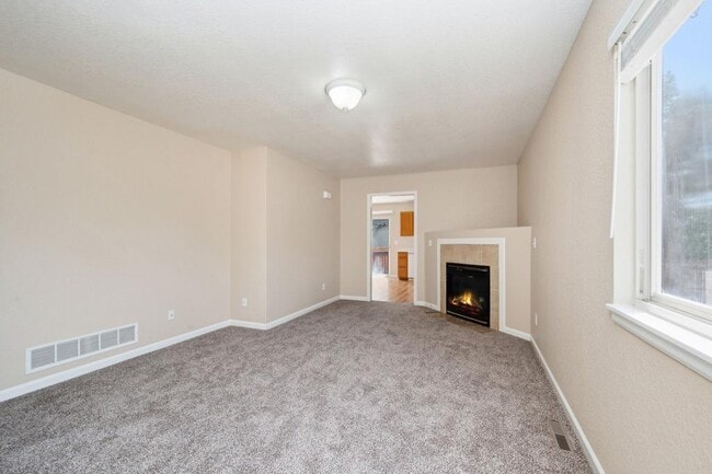 Photo - 698 Eagle Dr