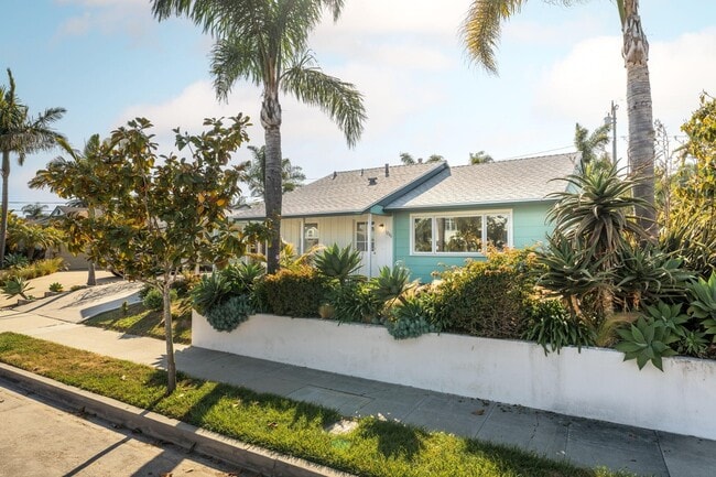 Building Photo - 1206 Del Oro Ave