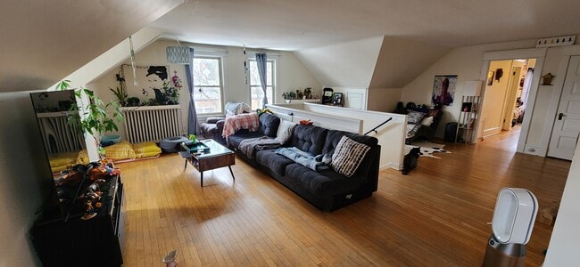 Building Photo - 1900 Colfax Ave S Unit 5