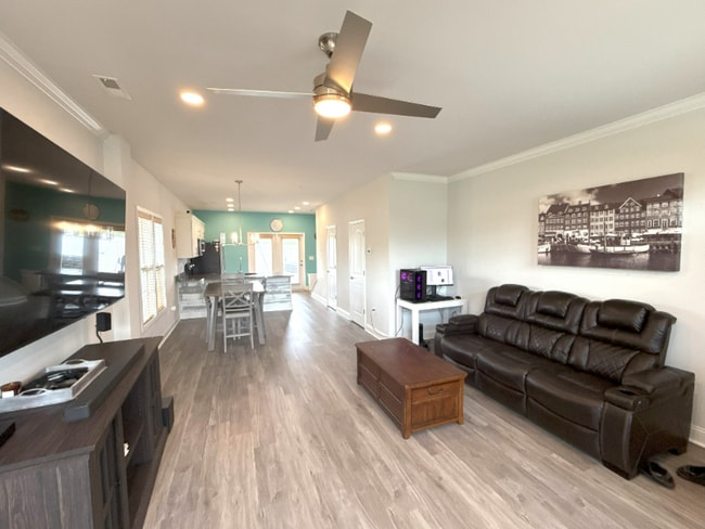 Photo - 812 Moen Pl