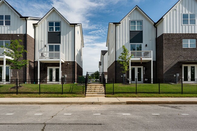 Building Photo - 5675 Sofias Cir