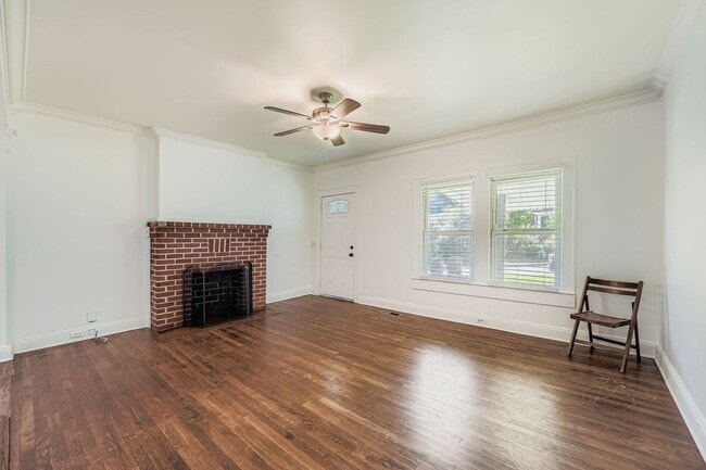 Photo - HAPPY IN HAPEVILLE