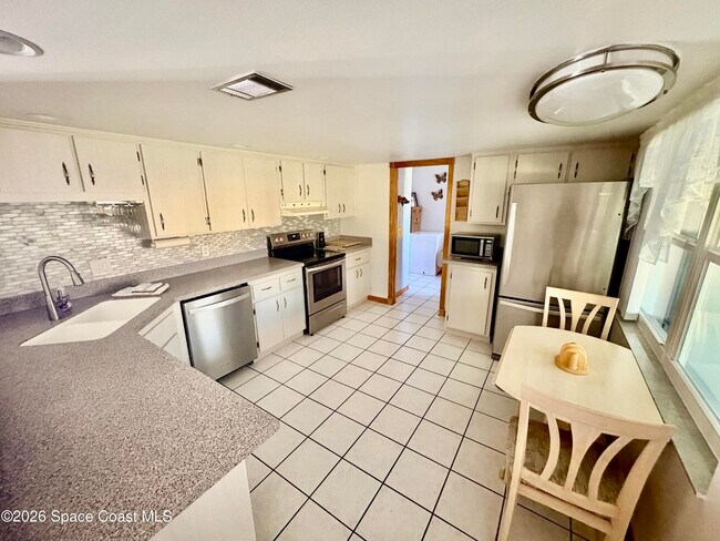 Photo - 585 Crystal Mist Rd NW