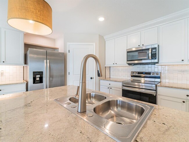 13748 Wineberry Dr