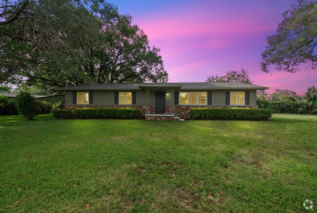 Building Photo - 1300 NE 48th Avenue Rd Rental