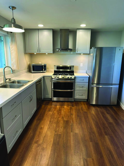 Full modern kitchen with double oven. - 7079 Engineers Rd Apartments