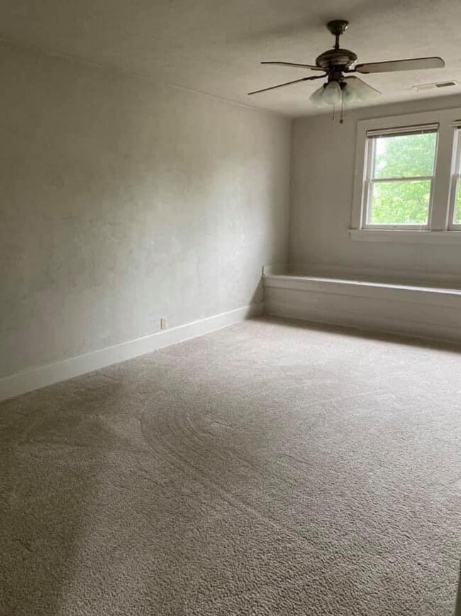 Photo - 720 SE Riverside Dr Apartment Unit B