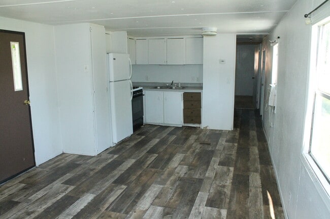 Kitchen - 108 E Cherry St Unidad Lot #3