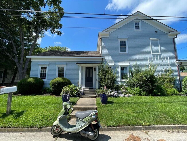 Building Photo - 475 Youngs Ave Unit C Rental