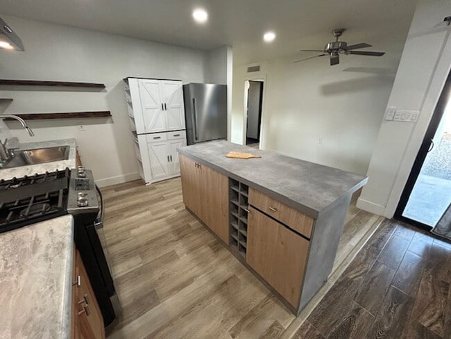 Photo - ** MOVE IN SPECIAL- $500.00 off first months rent**