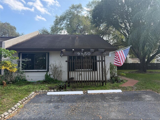 Building Photo - 9850 NW 15th Ct