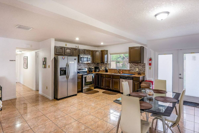Building Photo - 2721 Raeford Rd Rental