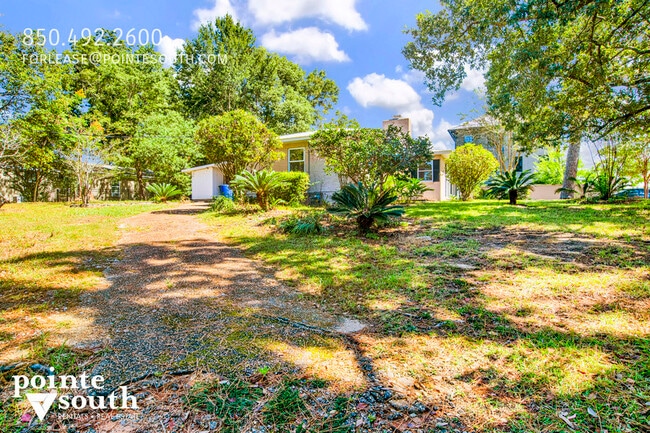 Photo - 703 Belrose Ave