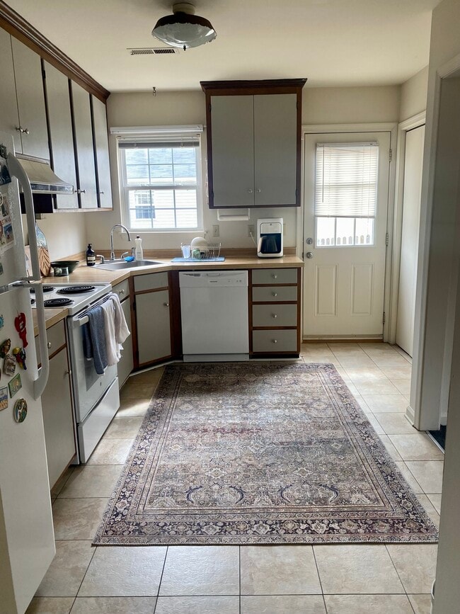 Photo - 1102A Grove St