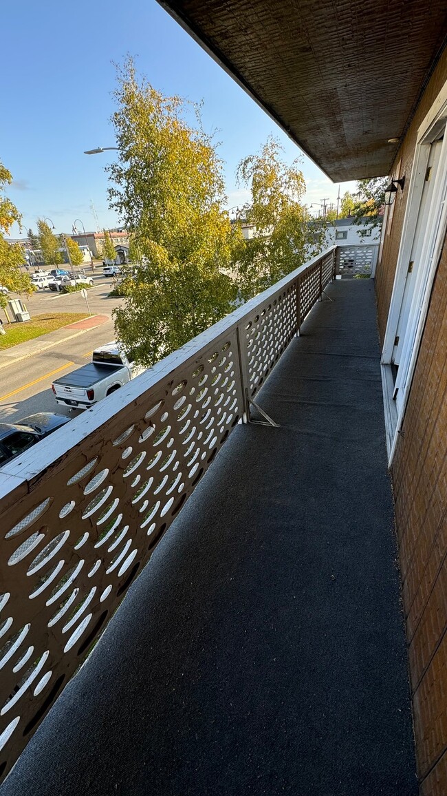 Building Photo - 635 10th Ave