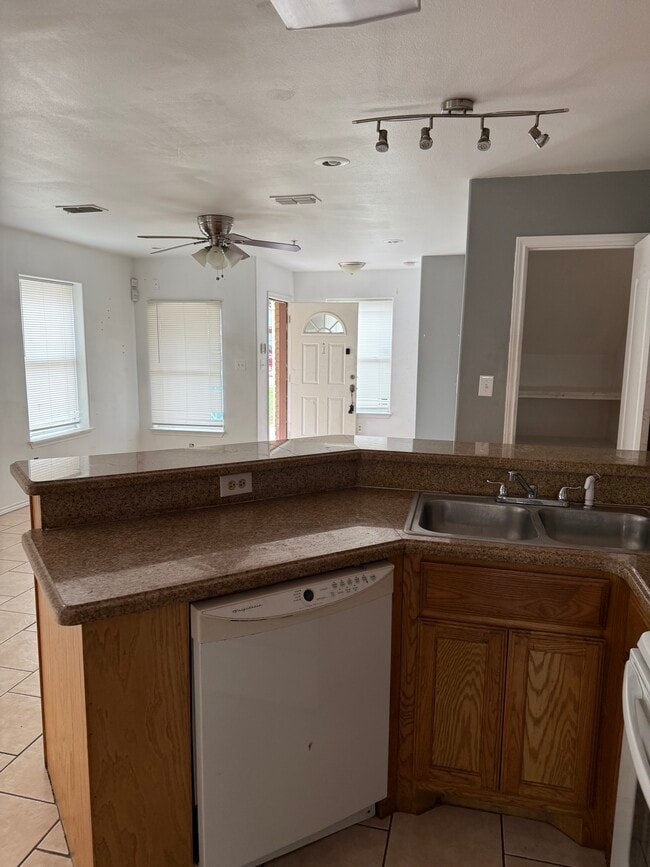 Photo - 1304 W Kiwi Ave Unit 1