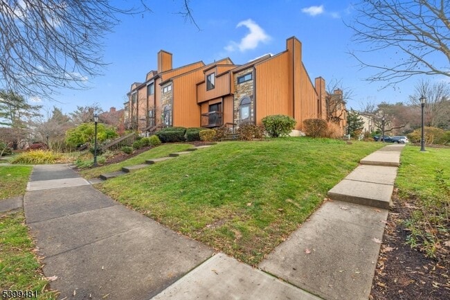 Photo - 107 Wimbledon Square