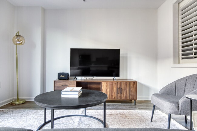 Photo - 1301 M St NW Unidad FL8-ID1219