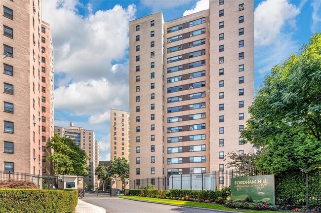 Photo - 6 Fordham Hill Oval Condominio Unidad 12D