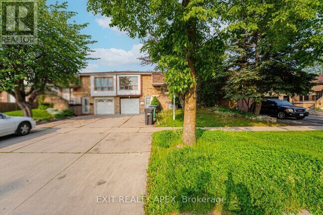 Photo - 122 Centre St N