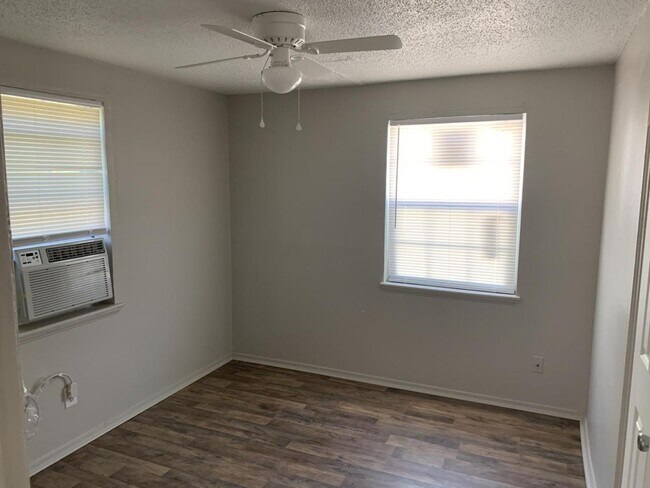 Photo - 3633 Mistletoe Ave