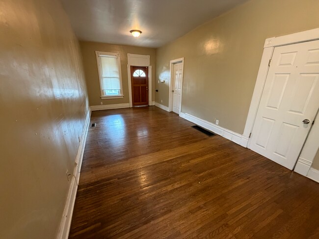 Photo - 1490 Indianola Ave