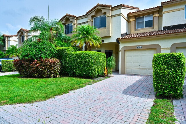 Building Photo - 6817 Via Regina Rental
