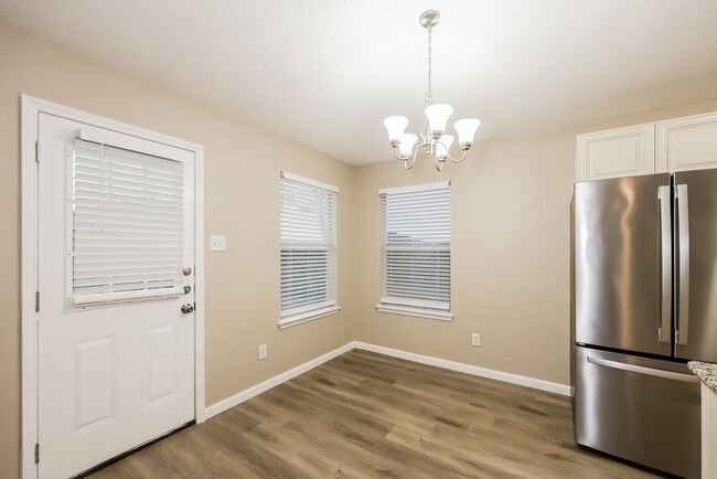 Photo - 1000 Chatham Ln