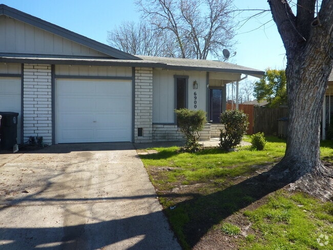 Building Photo - Charming 2 Bedroom, 2 Bath Duplex in Citru... Rental