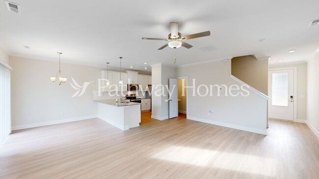 Photo - 108 S Sina St