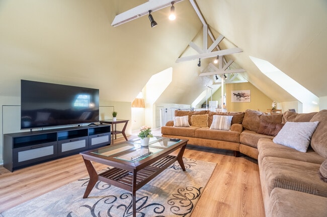 Building Photo - 450 Cody Rd Unit The Loft San Dimas