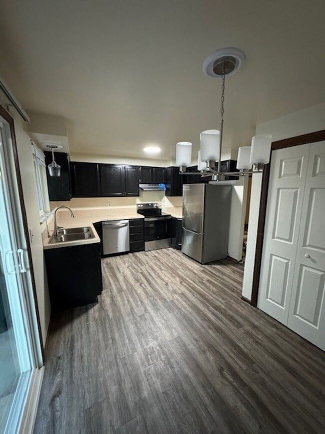 Building Photo - 1414/1416 Terry Street Unit 1414 Terry