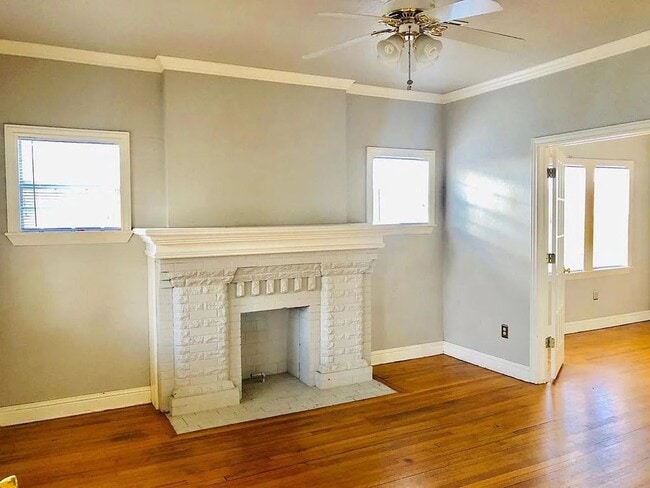 Building Photo - NW 22nd St - Quadplex Unit 202