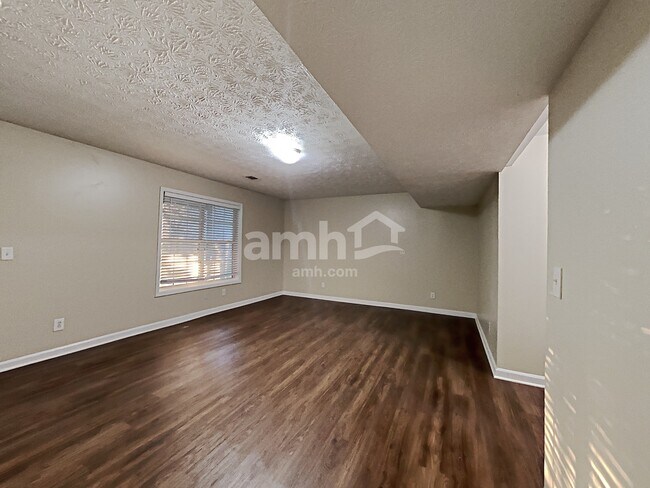 Photo - 1500 Chalet Cir