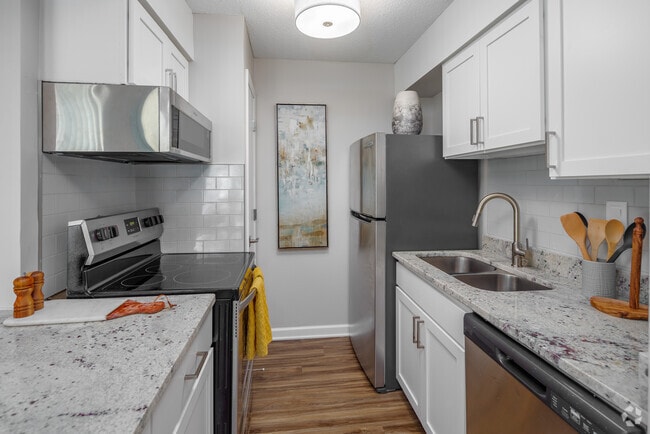 1BR, 1BA - Deluxe - 701SF - Kitchen - The Taylor at 502