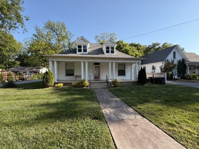 Building Photo - 335 E Burton St Unit A