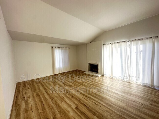 Photo - 1675 N Fairway Cir E