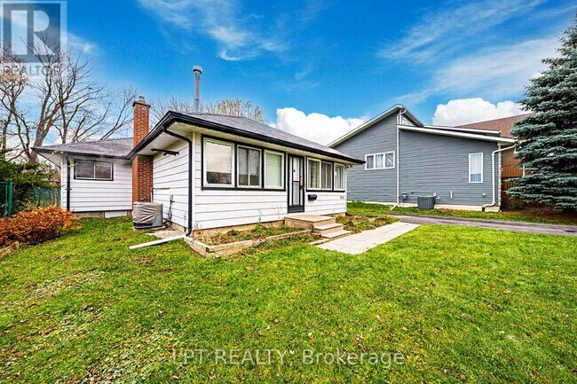 Photo - 206 Bayview Ave