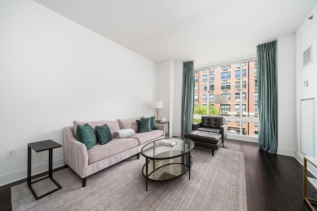 Building Photo - 1100 Maxwell Ln Unit 335