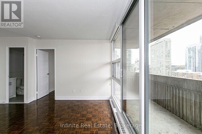Photo - 33 Isabella St Unit 814