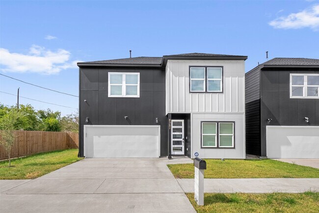 Photo - 4321 McKinley St