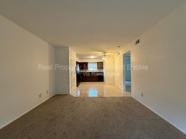 Building Photo - 465 W Ivyglen St Unit 119