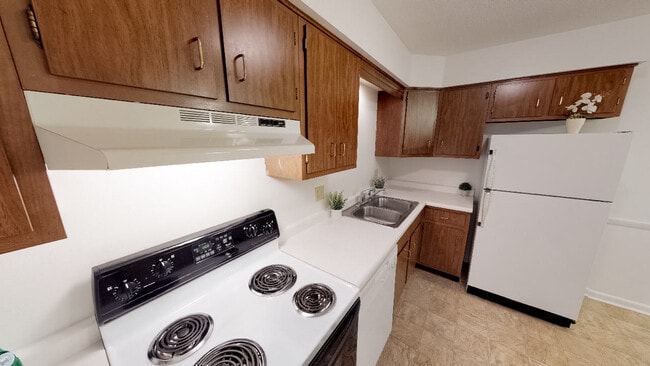 Photo - 1200 W Lawrence Ave Apartments Unit 12