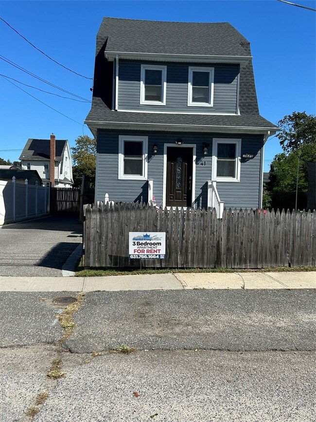 Building Photo - 41 Chapman Pl