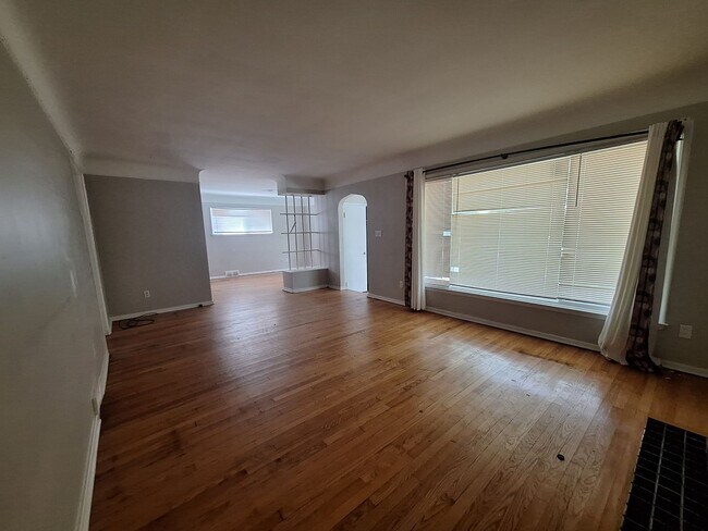 Photo - 14510 Greenview Rd
