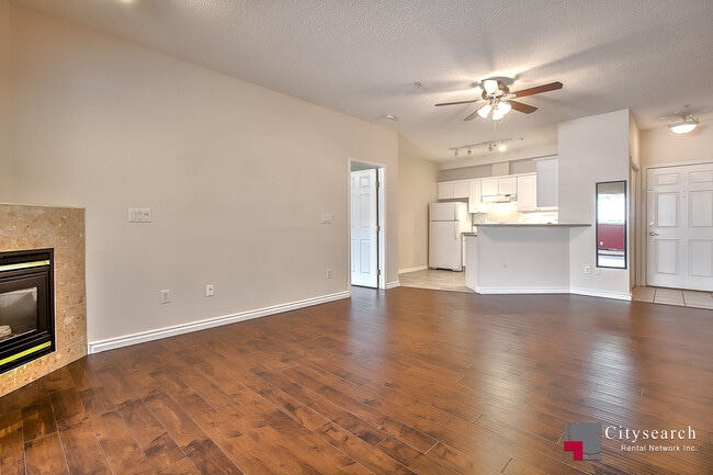 Photo - 103-114 14 Ave SW