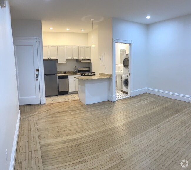 Building Photo - 172 Newbury St Unit 4 Rental