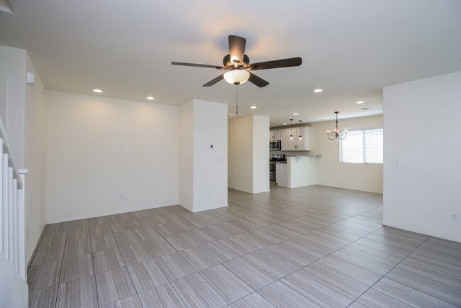 Photo - 1896 W Expressman St