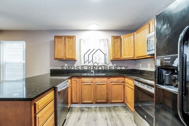 Photo - 673 Gilbert St