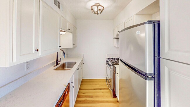 Photo - Central Austin One Bedroom Gem – Walk to Central Market! Unidad 2703-101